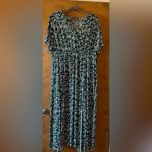This dress is a 18/20 from  Bloomchic.  It is Green with tiny white flowers.